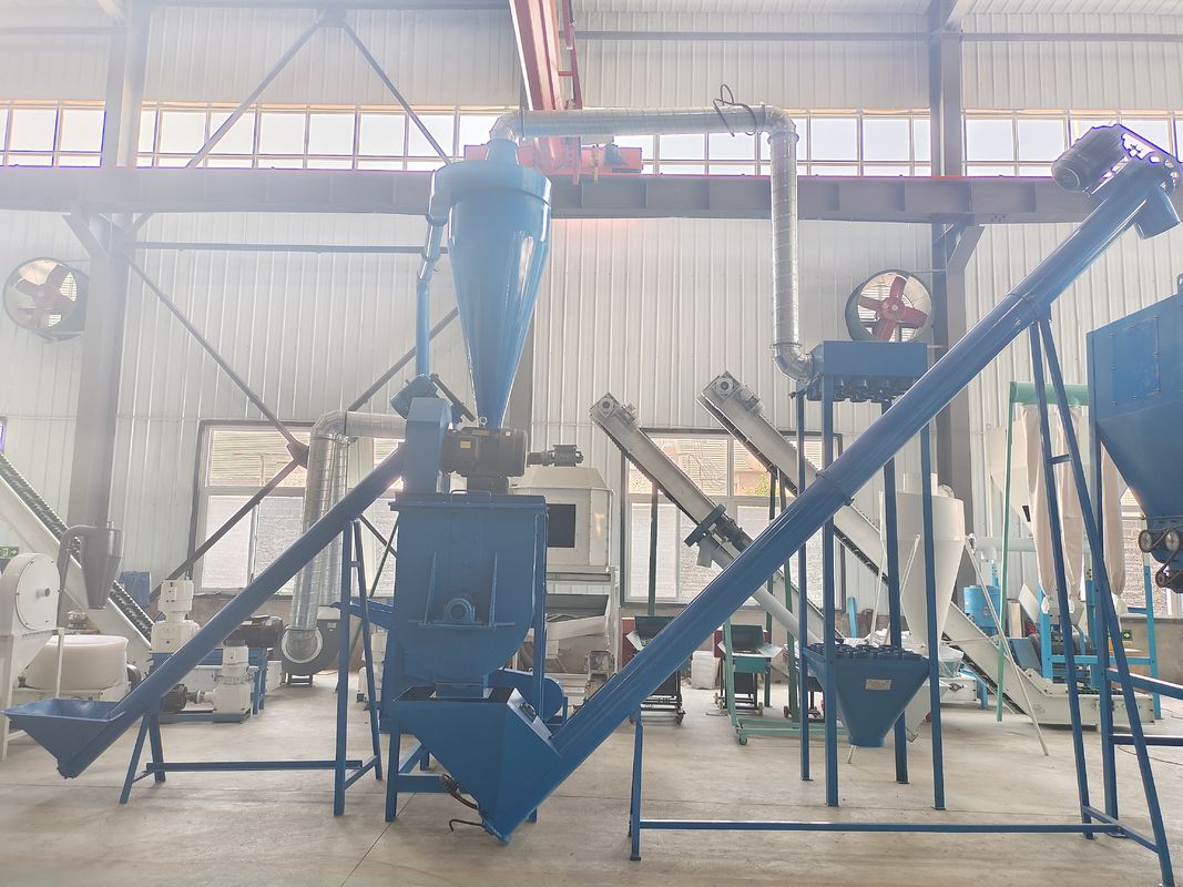 ইঞ্জিনিয়ার গাইড ইনস্টলেশন এবং 380V / 50Hz / 3Phase পাওয়ার সাপ্লাই সহ কাস্টমাইজযোগ্য পশু খাদ্য pelletizing লাইন