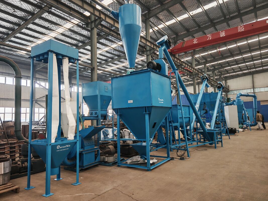 ইঞ্জিনিয়ার গাইড ইনস্টলেশন এবং 380V / 50Hz / 3Phase পাওয়ার সাপ্লাই সহ কাস্টমাইজযোগ্য পশু খাদ্য pelletizing লাইন